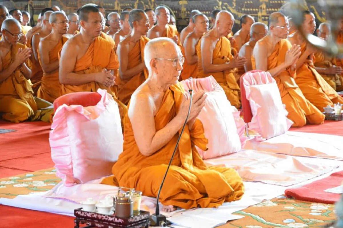 เปี่ยมล้นด้วยศรัทธา...ประชาชนหลั่งไหลรอถวายสักการะ สมเด็จพระสังฆราชองค์ที่ 20 (ภาพชุด)