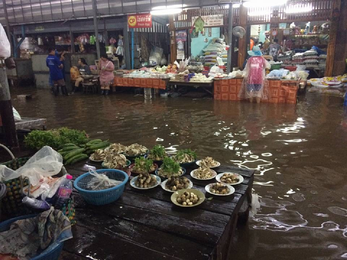 เผชิญหน้าภัยพิบัติ  !?!?! ทำความเข้าใจกันหน่อย อุทกภัยครั้งนี้ ต่างอย่างมากกับเมื่อครั้งปี 54 (รายละเอียด)