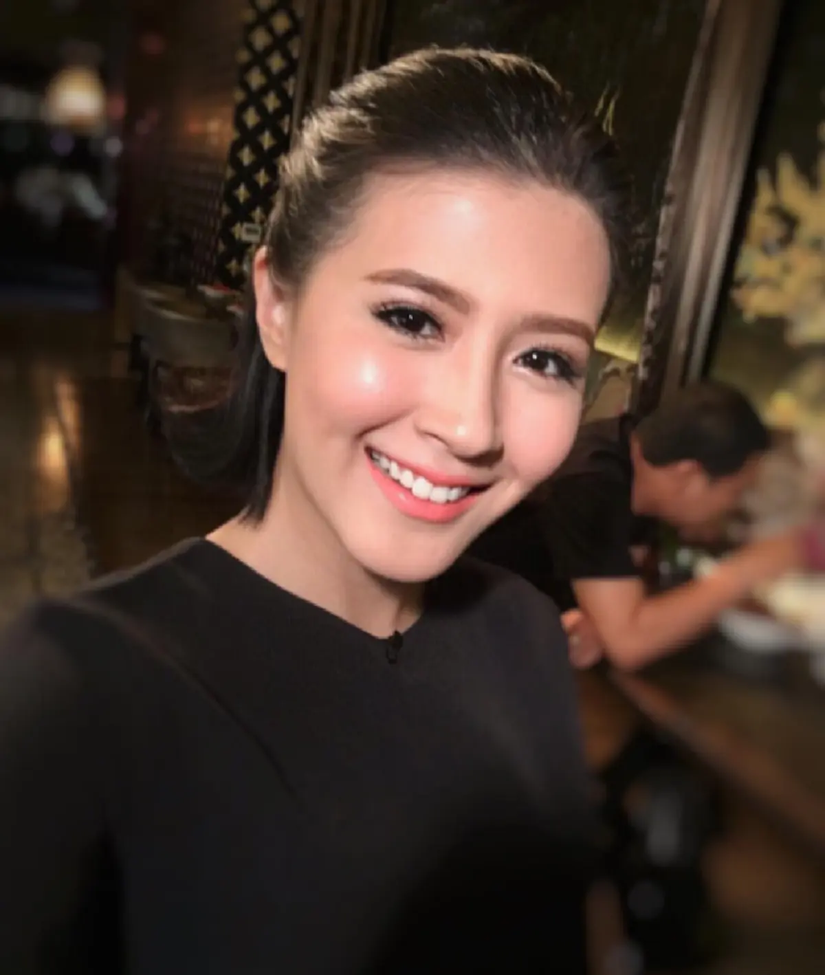 ตะลึงอึ้งหนัก...ขยี้ตาร้อยรอบ!!! เมื่อชาวเน็ตแห่ออกความเห็น "หน้ากากน้อยหน่า" คือสาวหมวยคนนี้ บอกเลยตรงตามล๊อคทุกอย่าง!!!