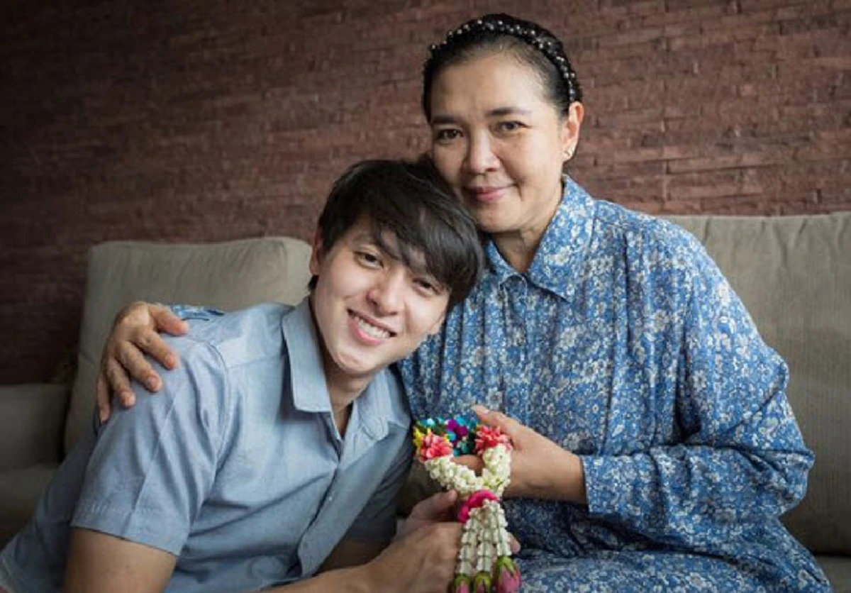 **สาวๆ กรี๊ดคอแตก !!! เมื่อ "เจมส์ จิรายุ" เผยข่าวดีมี "สมาชิกใหม่" ให้กับครอบครัวแล้ว ! ทำเอาพ่อ-แม่ยิ้มจนแก้มปริ !?