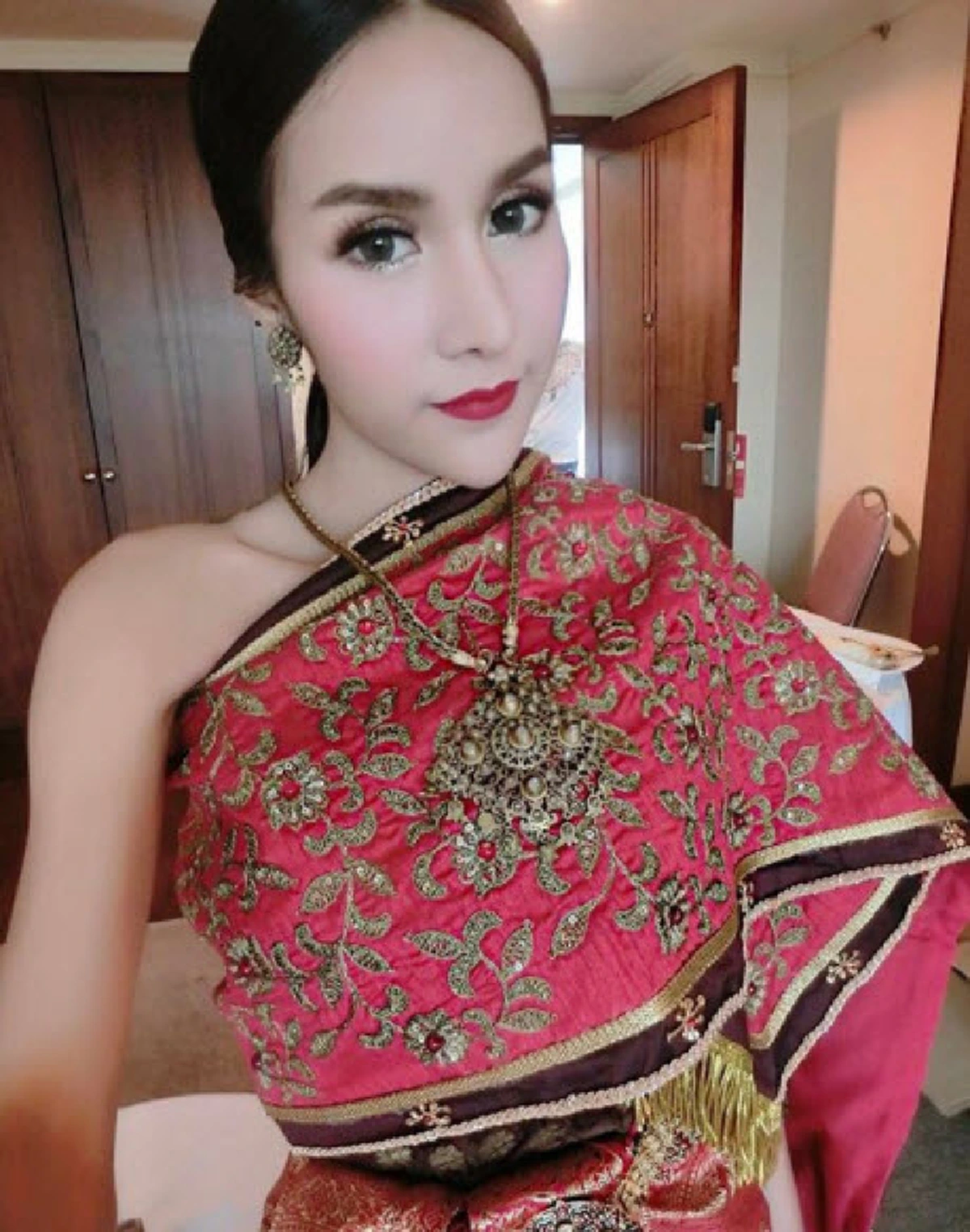 **ถึงกับตาถลน !!! เผยภาพล่าสุด "แอมมี่ บอกรักผัว" หน้าเปลี่ยนทุกไตรมาส ?! แทบจำหน้าเดิมไม่ได้ ?? (ภาพ)