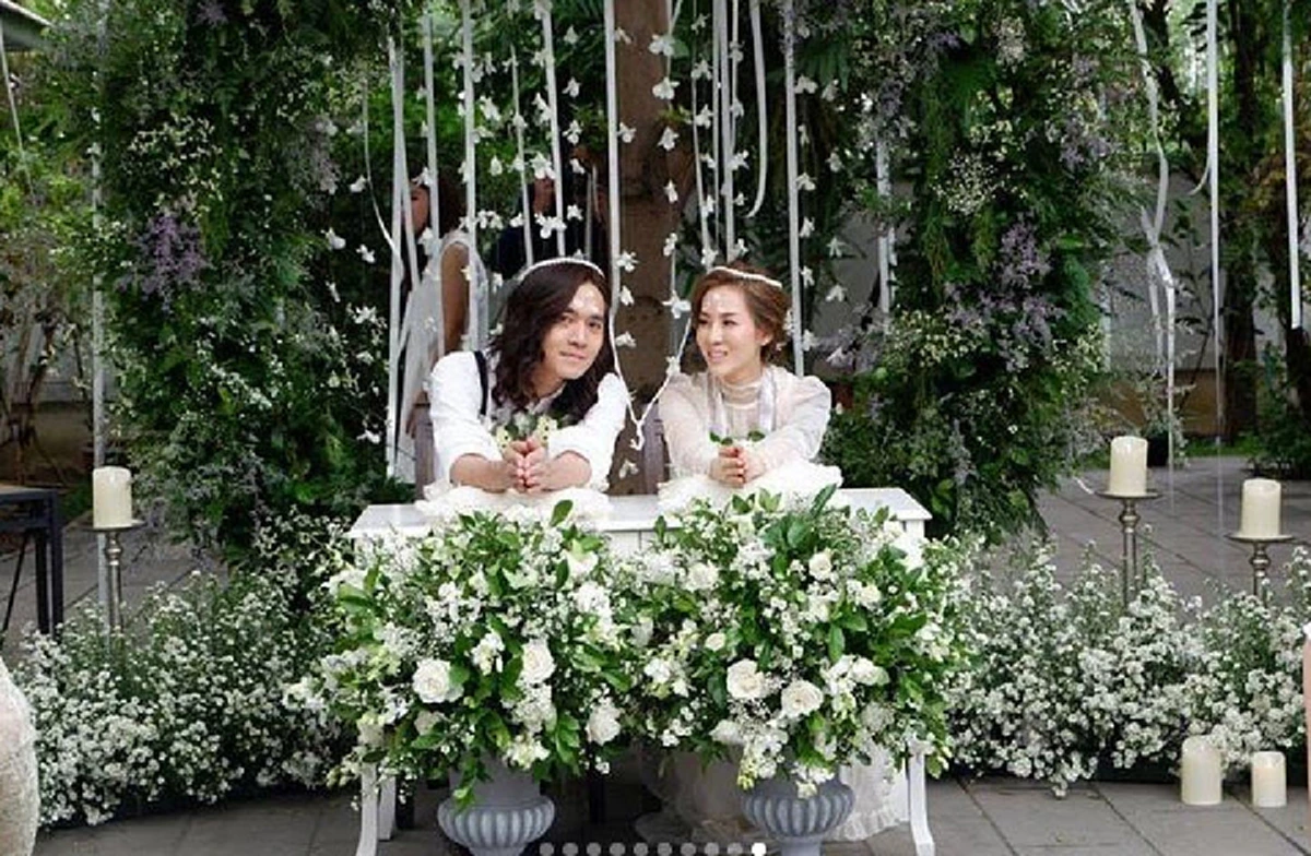 **หวานจนน้ำตาลจืด !!! ส่องภาพบรรยากาศงานแต่ง "มน Room 39" กับแฟนหนุ่มนักดนตรี บอกเลยงานนี้ฟินมาก ! (ภาพ)