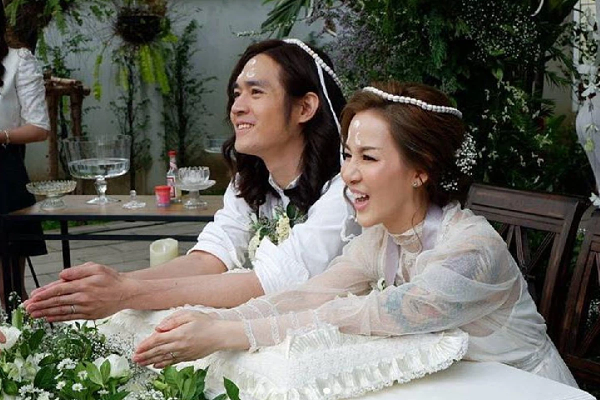 **หวานจนน้ำตาลจืด !!! ส่องภาพบรรยากาศงานแต่ง "มน Room 39" กับแฟนหนุ่มนักดนตรี บอกเลยงานนี้ฟินมาก ! (ภาพ)