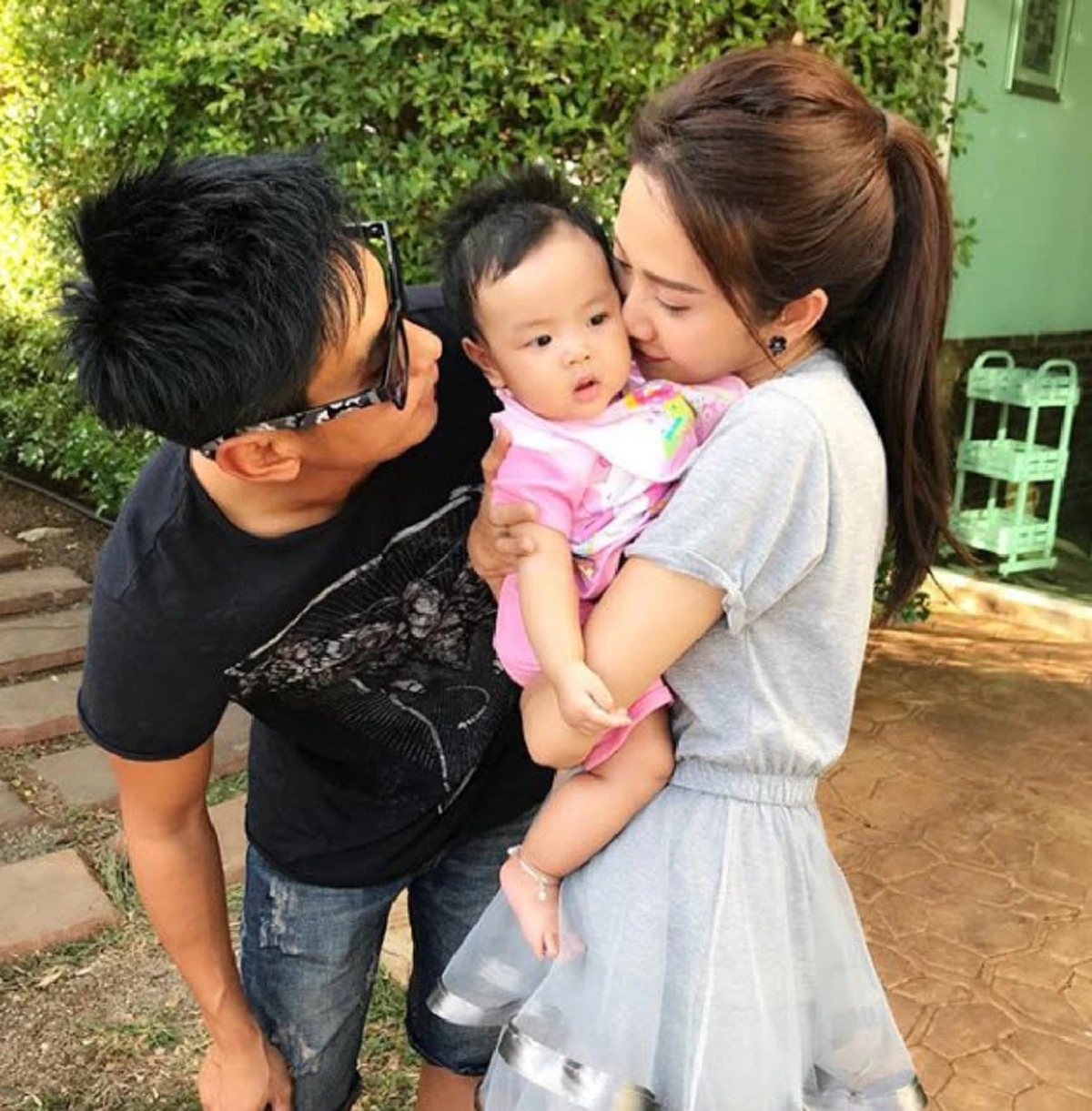 **ไม่ต้องลุ้นอีกต่อไป !!! "ยุ้ย จีรนันท์" เผยข่าวดี พร้อมควงแฟนหนุ่ม "ธัญญ์ ธนากร" ลั่นระฆังวิวาห์แล้วปลายปีนี้ !!