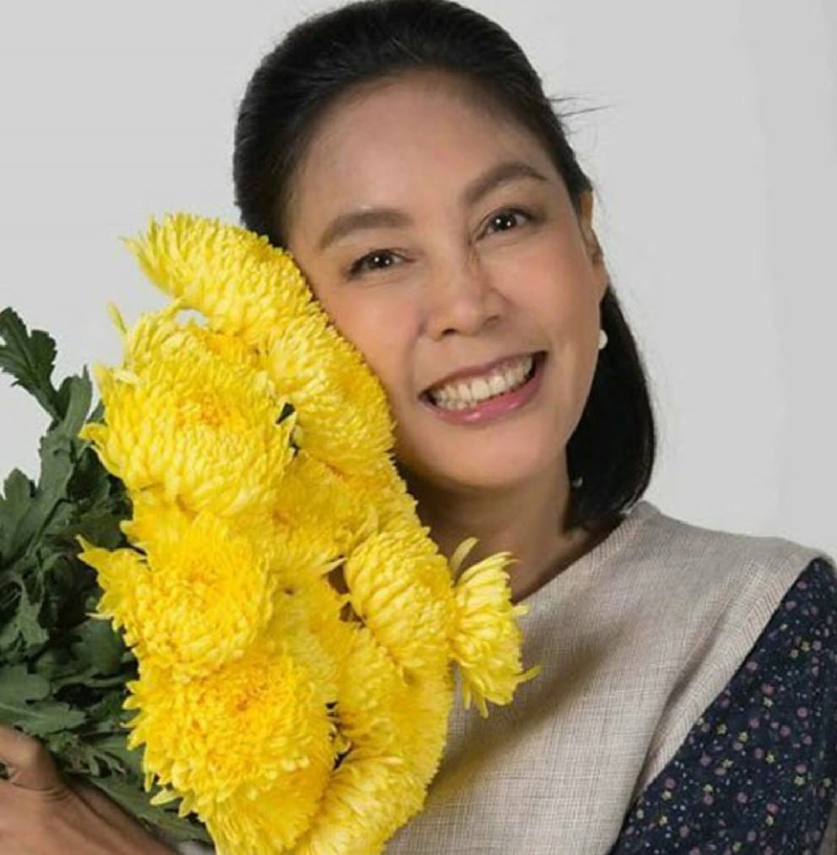 **น้อยคนจะได้รู้ !!! "วัยรุ่นสาว" ดีกรีนักศึกษาแพทย์ของจีน แท้จริงแล้วเธอคือทายาท "นักแสดงรุ่นใหญ่" ที่หลายคนรู้จักอย่างดี !