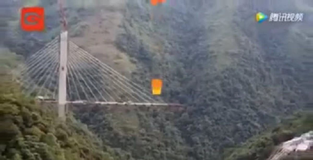 สุดสะพรึง!! สะพานแขวน ขณะก่อสร้าง ได้ขาดลงกลางอากาศ คนงานร่วงกระแทกพื้น ดับกว่า 10 ราย !! (คลิป)