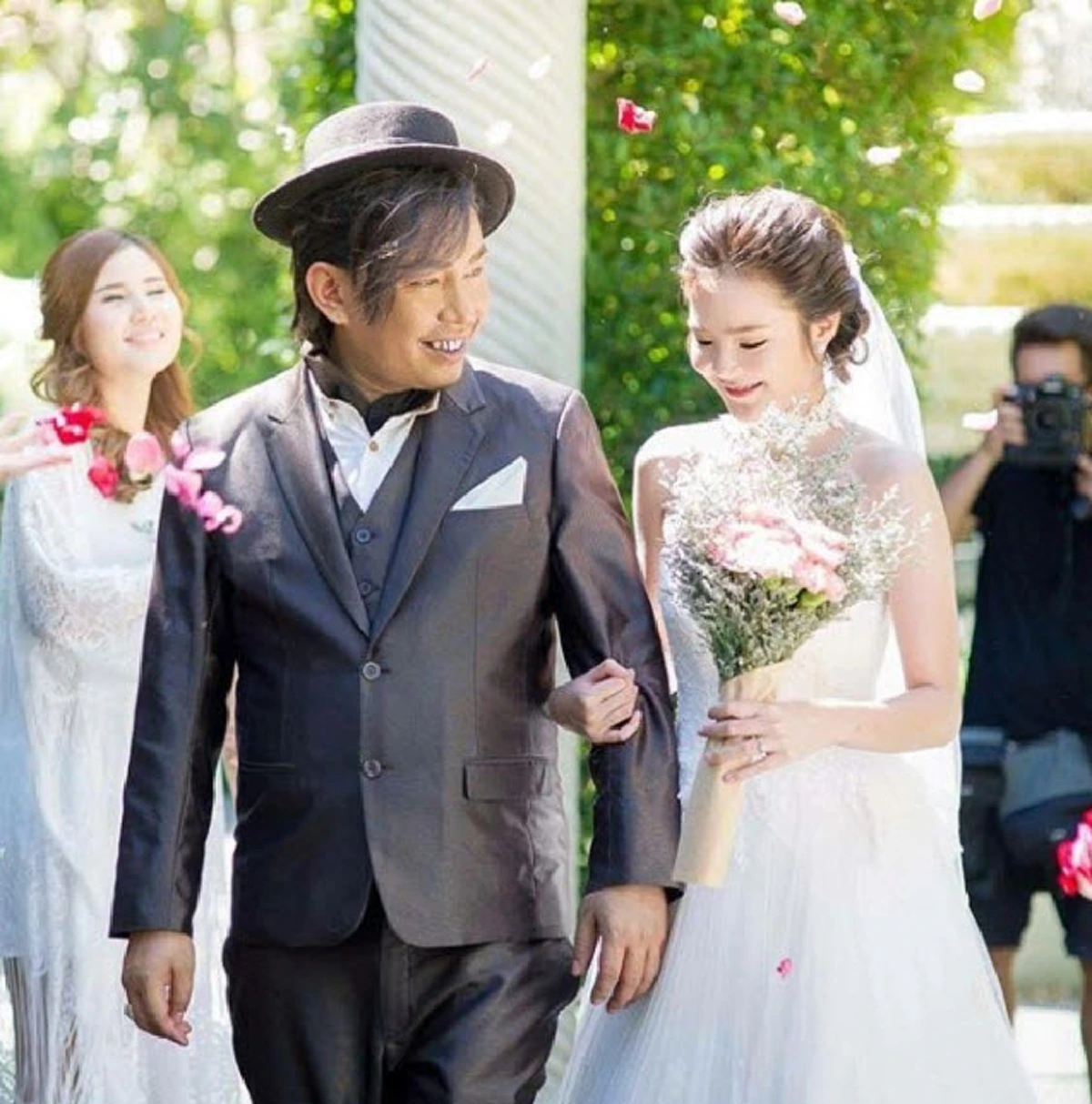 **ชาวเน็ตว่าไง ?? เมื่อนี่คือสภาพล่าสุด "เนย สายธาร" หลังแฟนหนุ่ม "เก่ง ลายพราง" ถูกตัดสินจำคุก ! เปลี่ยนไปจนแทบไม่เหลือเค้าเดิม ?