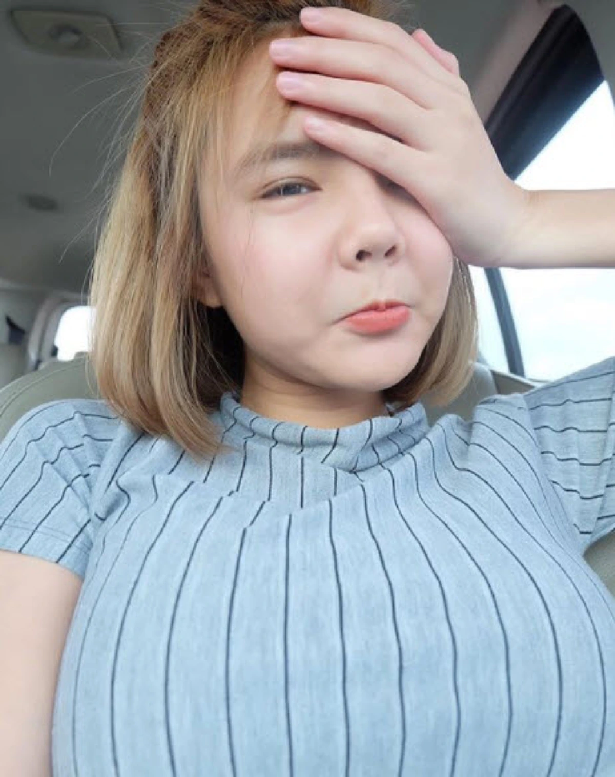 **ชาวเน็ตว่าไง ?? เมื่อนี่คือสภาพล่าสุด "เนย สายธาร" หลังแฟนหนุ่ม "เก่ง ลายพราง" ถูกตัดสินจำคุก ! เปลี่ยนไปจนแทบไม่เหลือเค้าเดิม ?