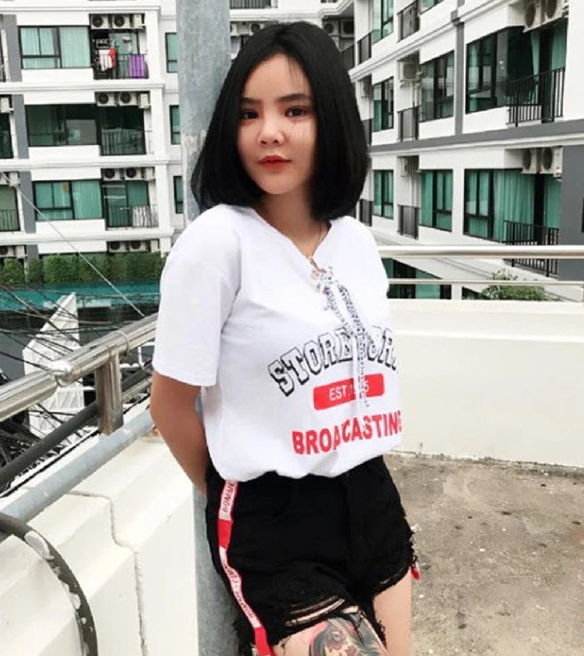 **ชาวเน็ตว่าไง ?? เมื่อนี่คือสภาพล่าสุด "เนย สายธาร" หลังแฟนหนุ่ม "เก่ง ลายพราง" ถูกตัดสินจำคุก ! เปลี่ยนไปจนแทบไม่เหลือเค้าเดิม ?