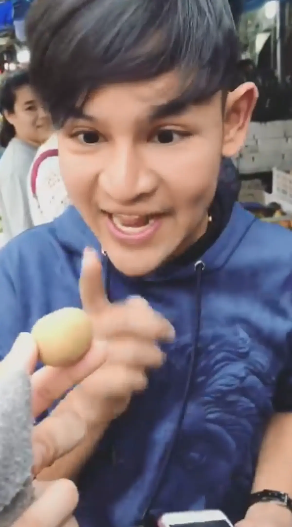 งานนี้ตลกไม่ออก !! "ชาวเน็ต"จับผิด "เพรชหนุ่มบ้าจี้" ที่กำลังโด่งดัง! เป็นจริงๆหรือเฟค? แหกตาคนดูหรือเปล่า ?? (ชมภาพ)