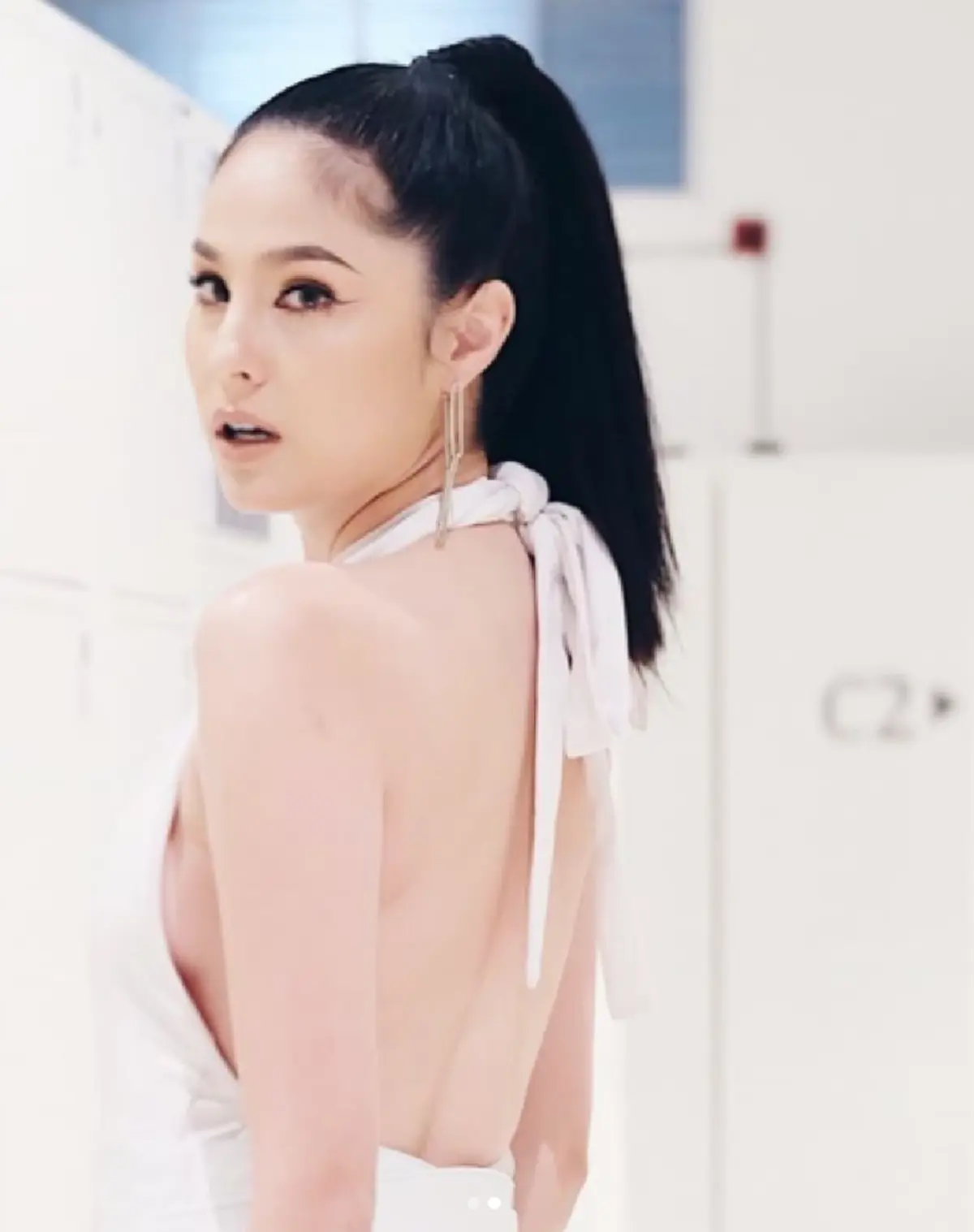 #ชาวเน็ตจวกยับ!! “ขวัญ อุษามณี” ใส่ชุดผิดชีวิตเปลี่ยน โซเชียลกระหน่ำ รู้แล้วทำไม “แม่แอ๊ว” เรียกค่าสินสอด 80 ล้าน ถึงกับร้องอ๋อ !!