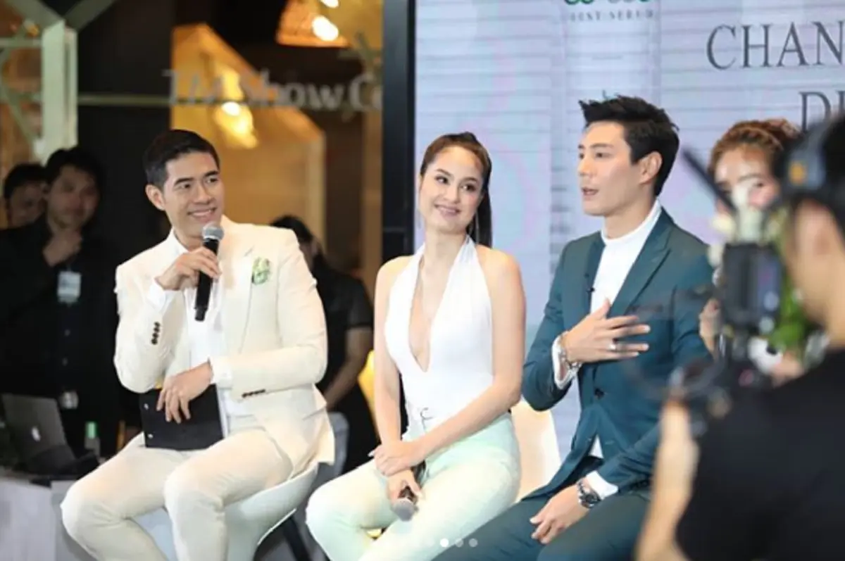 #ชาวเน็ตจวกยับ!! “ขวัญ อุษามณี” ใส่ชุดผิดชีวิตเปลี่ยน โซเชียลกระหน่ำ รู้แล้วทำไม “แม่แอ๊ว” เรียกค่าสินสอด 80 ล้าน ถึงกับร้องอ๋อ !!