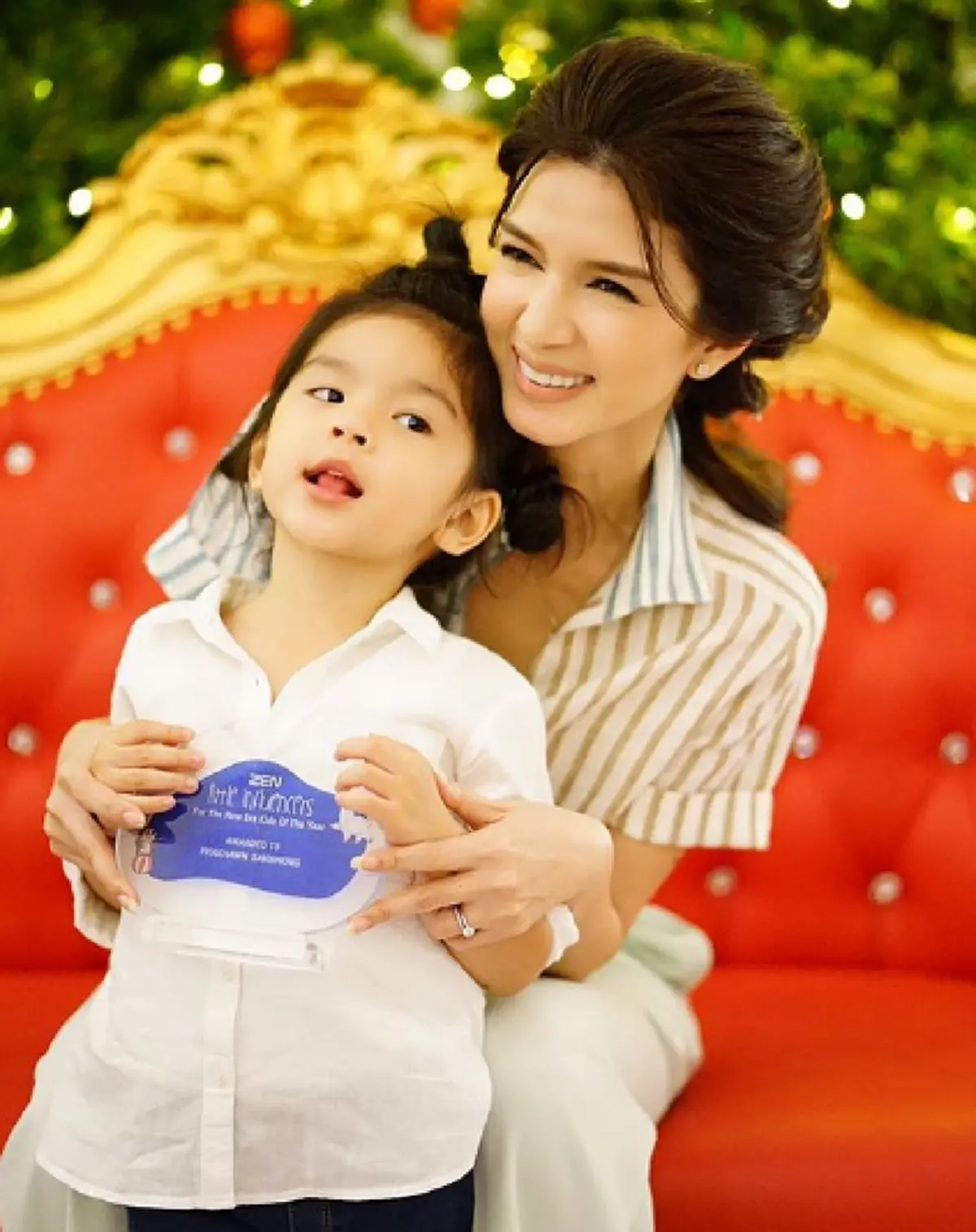 เห็นแล้วคิดถึงคนบนฟ้า !! เผยภาพ "ล็อกเก็ตล้อมเพชร" ที่เก็บอัฐิ "ปอ ทฤษฎี" ที่ทำมาให้ "น้องมะลิ" ทำเอา"ชาวเน็ต"ซึ้ง..กลั้นน้ำตาไว้ไม่อยู่ !!