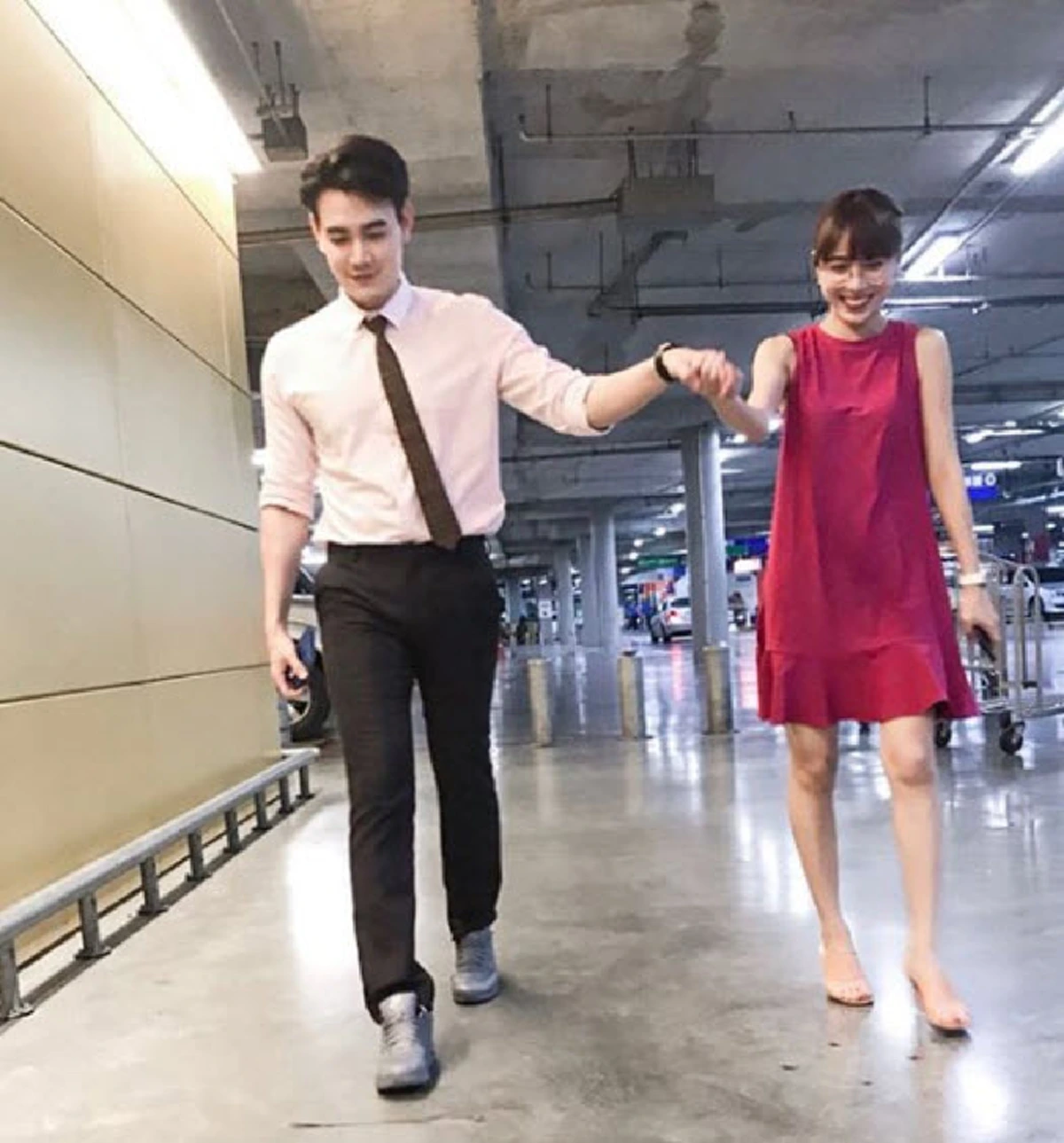 **แทบไม่อยากเชื่อสายตา !!! เมื่อนี่คือชีวิตล่าสุด "แอปเปิ้ล สีสะเหงียน" และสามี "ฟลุ๊ค จิระ" หลังแต่งงานกันมากว่า 3 เดือน !?