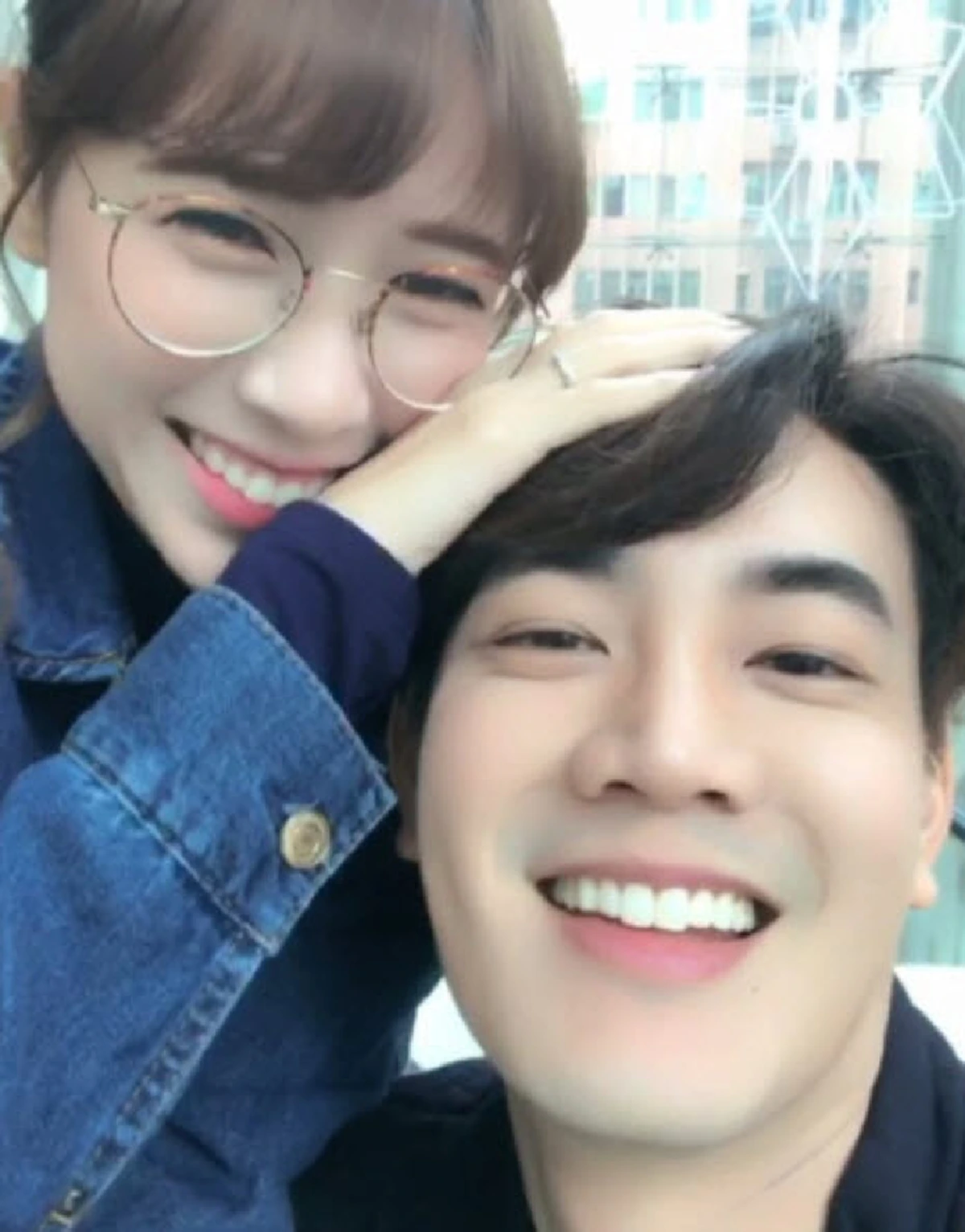 **แทบไม่อยากเชื่อสายตา !!! เมื่อนี่คือชีวิตล่าสุด "แอปเปิ้ล สีสะเหงียน" และสามี "ฟลุ๊ค จิระ" หลังแต่งงานกันมากว่า 3 เดือน !?