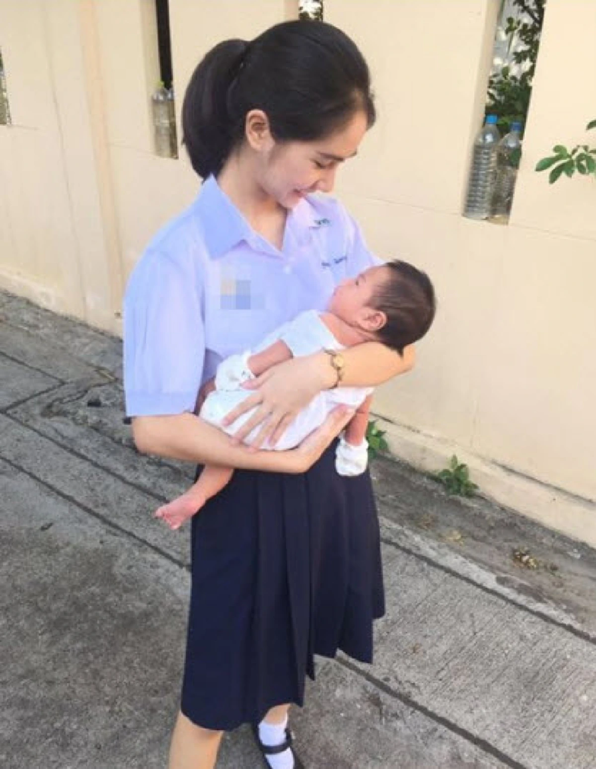 **จำได้หรือเปล่า ??? "น้องถุงแป้ง" คุณแม่วัยใสชั้นม.ปลาย ที่เคยโด่งดังเป็นพลุแตก ! ล่าสุดชีวิตเปลี่ยนไปมากหลังจากเข้าเรียนมหาวิทยาลัย ?(ภาพ)