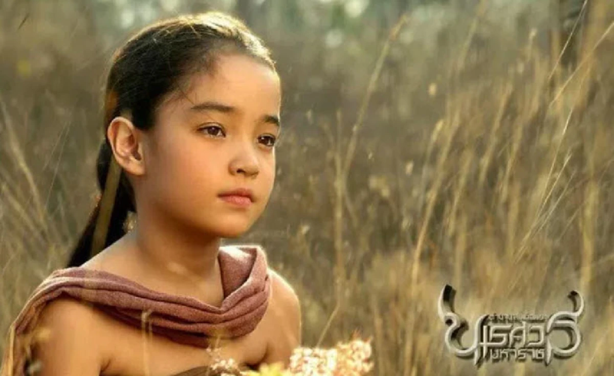 **นางเอกแถวหน้าต้องหลบให้ !!! "ดาด้า สุชาดา" หรือ "มณีจันทร์ตอนเด็ก" ล่าสุดเป็นสาวเต็มตัว เจออีกทีจำแทบไม่ได้ ? (ภาพ)