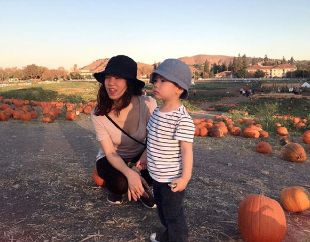 **งงเป็นไก่ตาแตก !! "น้องจุ๋ม" นางเอกโฆษณา "สมูทอี" ในตำนาน ! หลังจากหายหน้าไป ล่าสุดกลับมาพร้อมลูกน้อย ??!! (ภาพ)