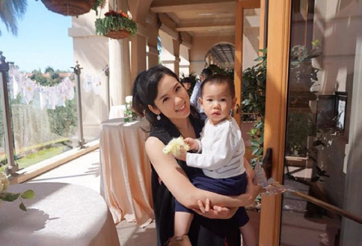 **งงเป็นไก่ตาแตก !! "น้องจุ๋ม" นางเอกโฆษณา "สมูทอี" ในตำนาน ! หลังจากหายหน้าไป ล่าสุดกลับมาพร้อมลูกน้อย ??!! (ภาพ)