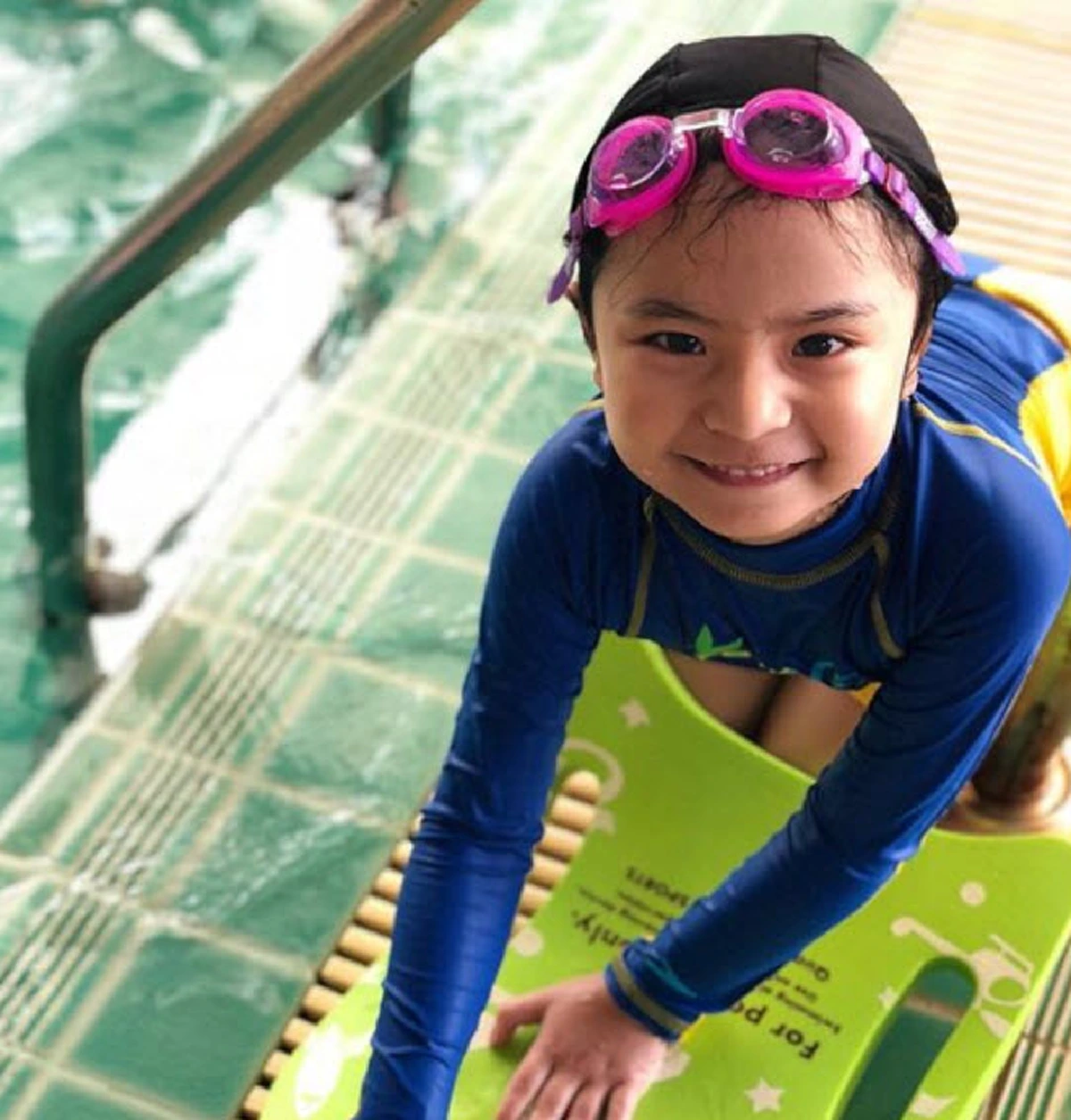 **หายไปนาน !! "น้องอ้อย" ลูกแม่ลำยองในละครเรื่อง "ทองเนื้อเก้า" เจอตัวอีกทีโตเป็นสาวแล้ว เกือบจำไม่ได้ ? (ภาพ)