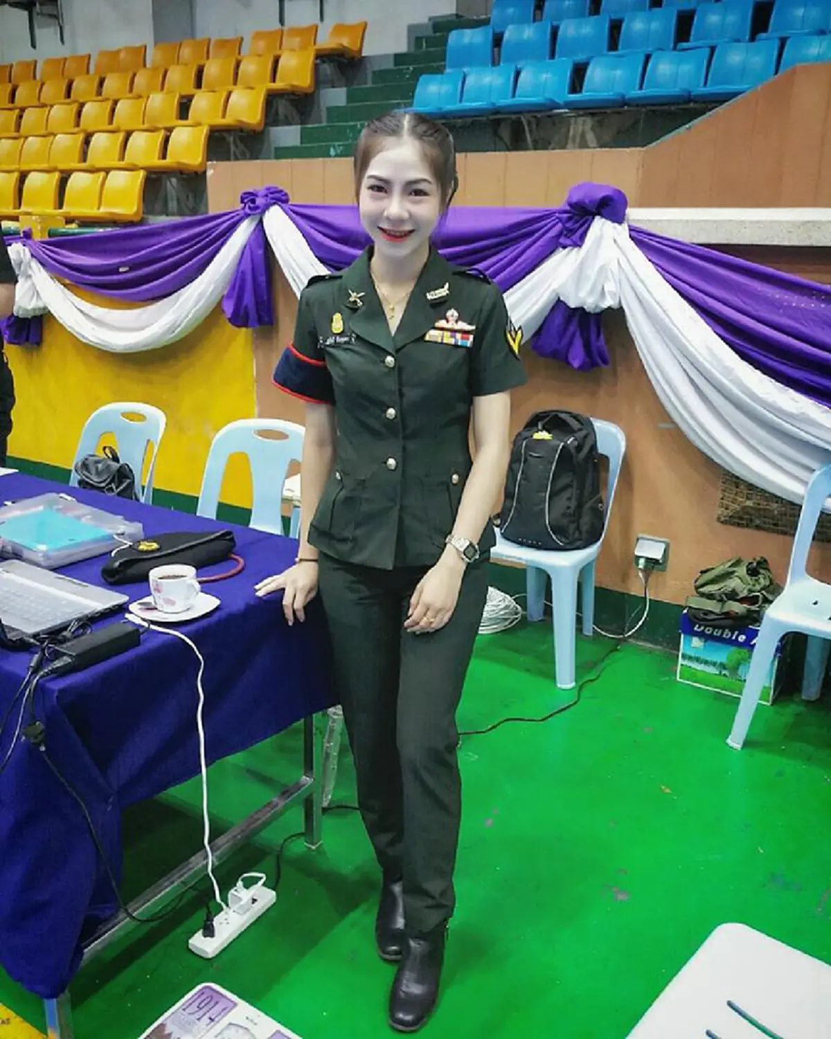 ***แชร์กระหึ่มทั้งโซเชียล!! "นายสิบหญิง" ตรวจเลือกทหารเกณฑ์ ที่กำลังมาแรงสุดๆ บอกเลยว่าล่อตาล่อใจมาก เห็นแล้วอยากจะสมัครทหารขึ้นมาทันที !?