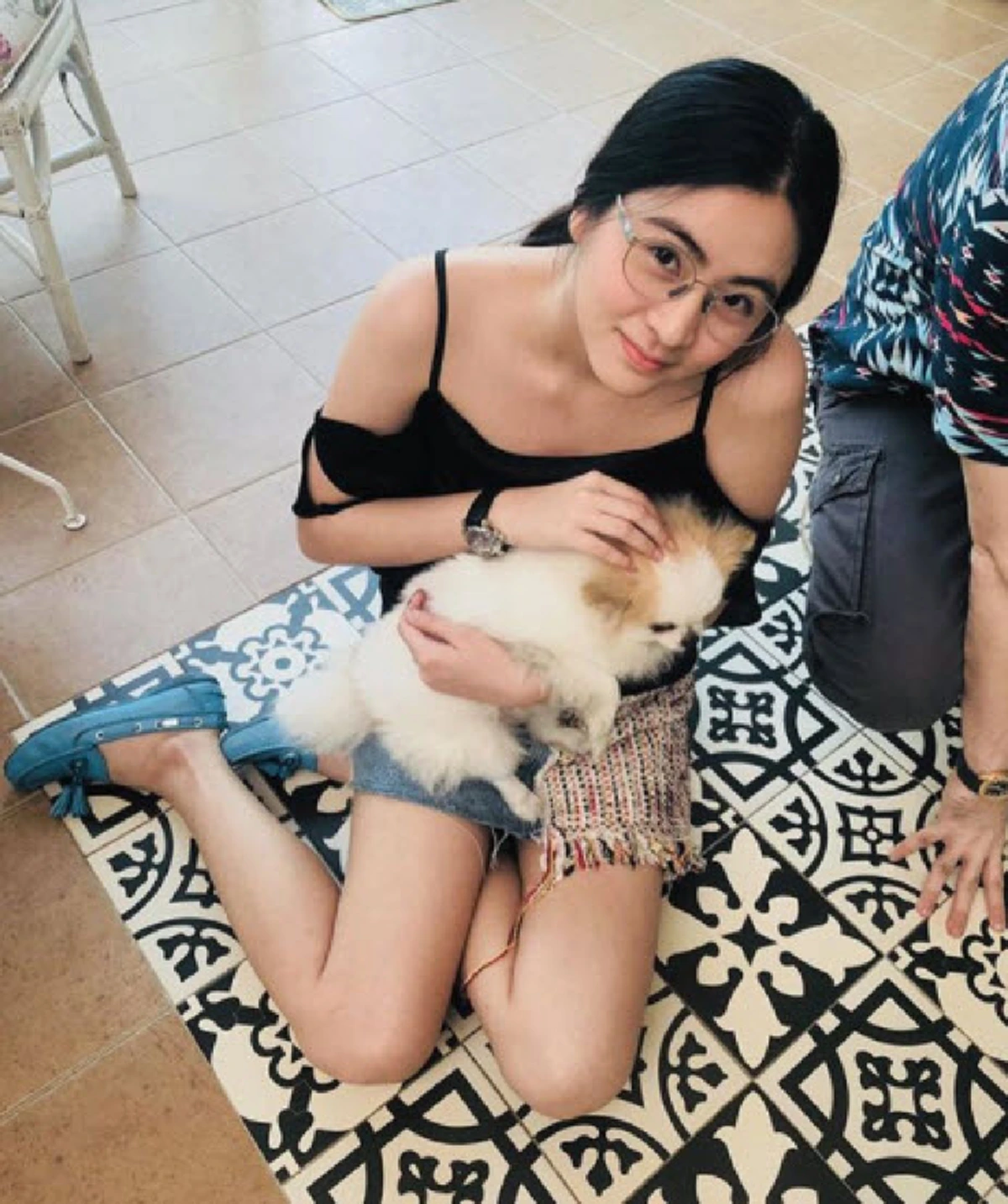 **ไม่ค่อยพาไปออกสื่อที่ไหนมาก่อน !!! ส่องภาพ "ทายาท" คนสวยของ "แซม ยุรนันท์" เฉิดฉายจนทำเอาหนุ่มๆ ถึงกับใจละลาย (ภาพ)