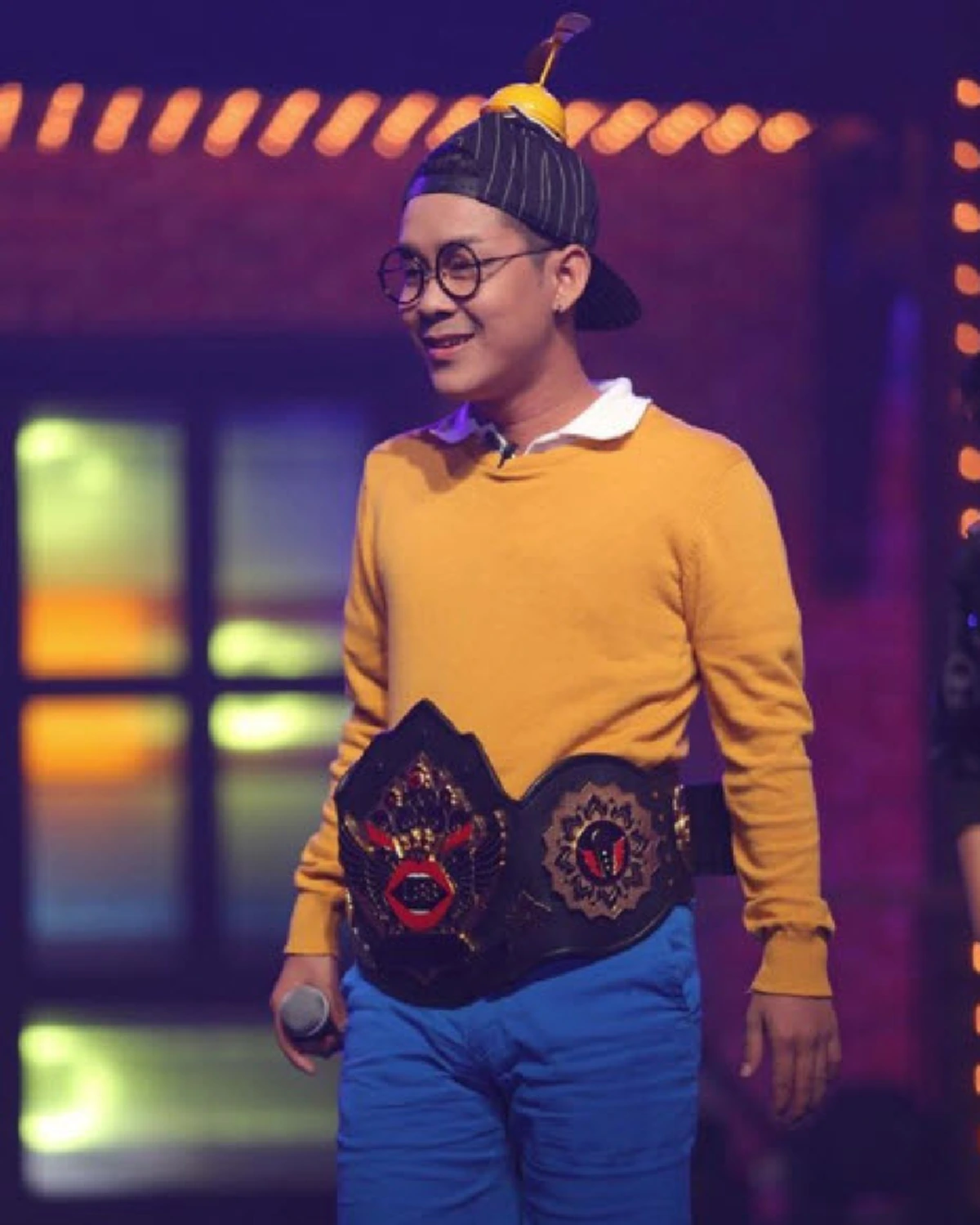 ***หลายคนคาดไม่ถึง !! "บ้านไม้เก่ากึก" แท้จริงเป็นบ้านเกิดนักร้องชื่อดัง รู้เลยชีวิตที่ผ่านมาต้องปากกัดตีนถีบขนาดไหน !?