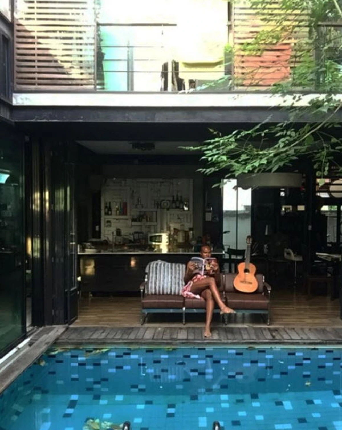 **ธรรมดาที่ไหนกัน !!! ส่องบ้านนักแสดงผิวสีชื่อดัง "รัศมีแข ฟ้าเกื้อล้น" กับความเรียบง่าย แต่แฝงไปด้วยความไฮโซอยู่ทุกมุม ?