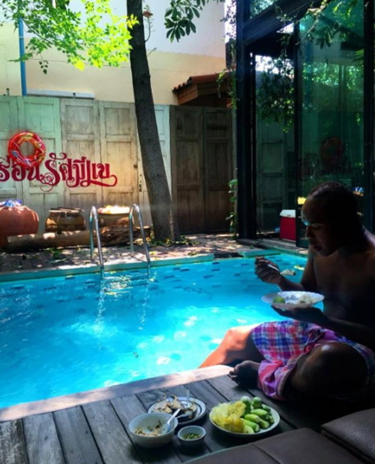 **ธรรมดาที่ไหนกัน !!! ส่องบ้านนักแสดงผิวสีชื่อดัง "รัศมีแข ฟ้าเกื้อล้น" กับความเรียบง่าย แต่แฝงไปด้วยความไฮโซอยู่ทุกมุม ?