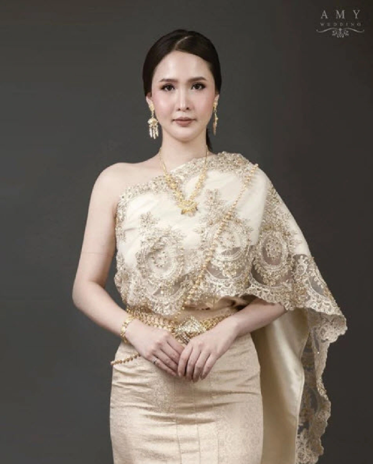 ***ตะลึงตาค้าง !! เปิดภาพ "น้องน้ำใส" ลูกสาว "แอนนา ชวนชื่น" บอกเลยว่าไม่ธรรมดา สวยระดับนางงาม งานนี้หนุ่มๆมีใจละลายแน่นอน !?