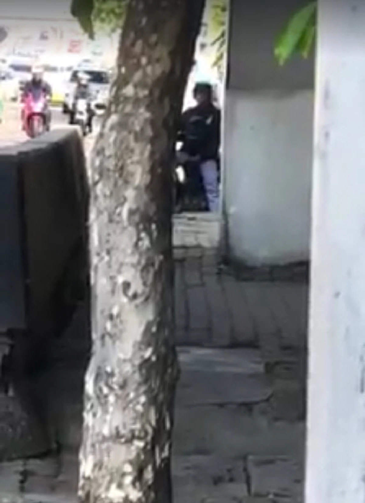 ไปว่าวต่อในคุกเหอะ!! สาวสุดเซ็งออกจากบ้านสายเจอโรคจิตชักให้ดูทุกวัน ทำมาเป็นปีแบบนี้ขอประจานหนักๆ (คลิป)