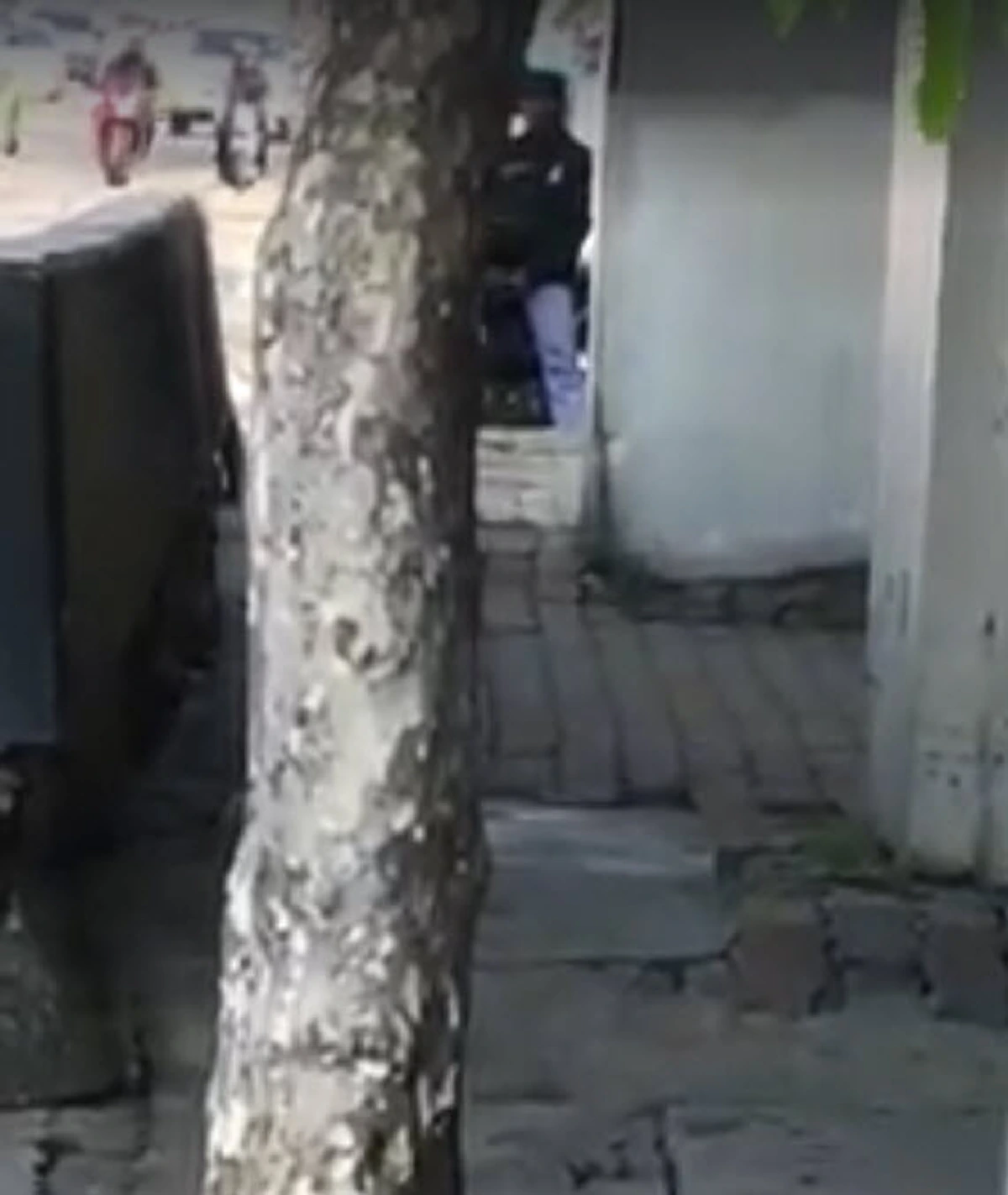 ไปว่าวต่อในคุกเหอะ!! สาวสุดเซ็งออกจากบ้านสายเจอโรคจิตชักให้ดูทุกวัน ทำมาเป็นปีแบบนี้ขอประจานหนักๆ (คลิป)