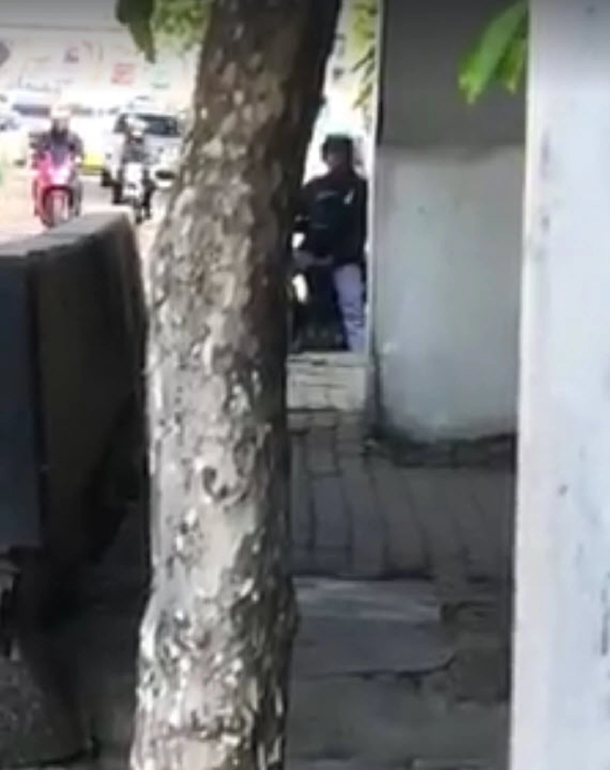 ไปว่าวต่อในคุกเหอะ!! สาวสุดเซ็งออกจากบ้านสายเจอโรคจิตชักให้ดูทุกวัน ทำมาเป็นปีแบบนี้ขอประจานหนักๆ (คลิป)