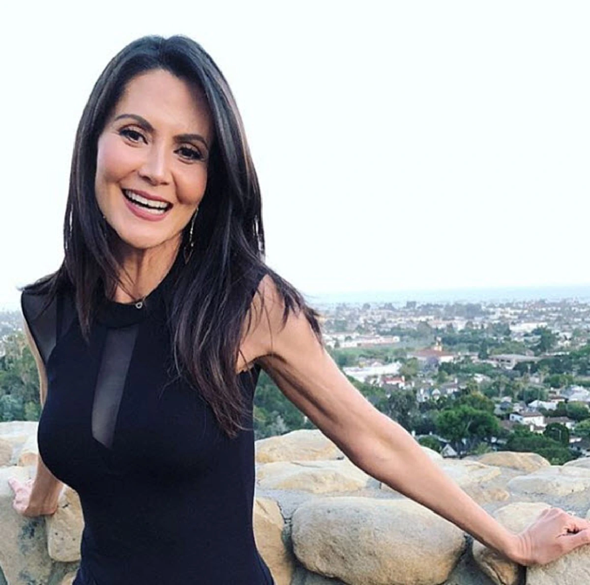 **เด็กยังต้องอาย !!! "จีน่า จิดาภา" อดีตรองนางสาวไทย โพสต์ท่าสุดแซบใน "ชุดบิกินี่" ประชันความสวยกับลูกสาว !