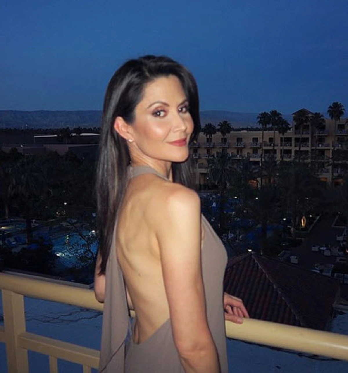 **เด็กยังต้องอาย !!! "จีน่า จิดาภา" อดีตรองนางสาวไทย โพสต์ท่าสุดแซบใน "ชุดบิกินี่" ประชันความสวยกับลูกสาว !