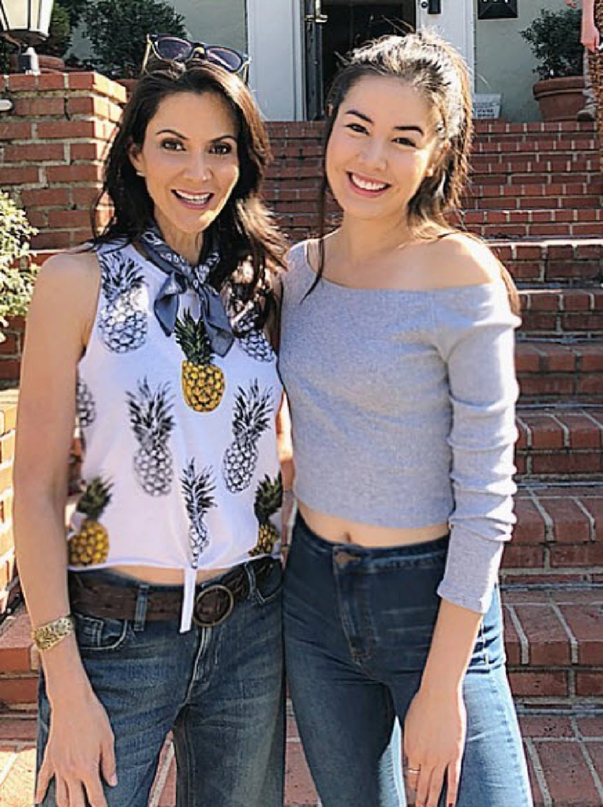 **เด็กยังต้องอาย !!! "จีน่า จิดาภา" อดีตรองนางสาวไทย โพสต์ท่าสุดแซบใน "ชุดบิกินี่" ประชันความสวยกับลูกสาว !