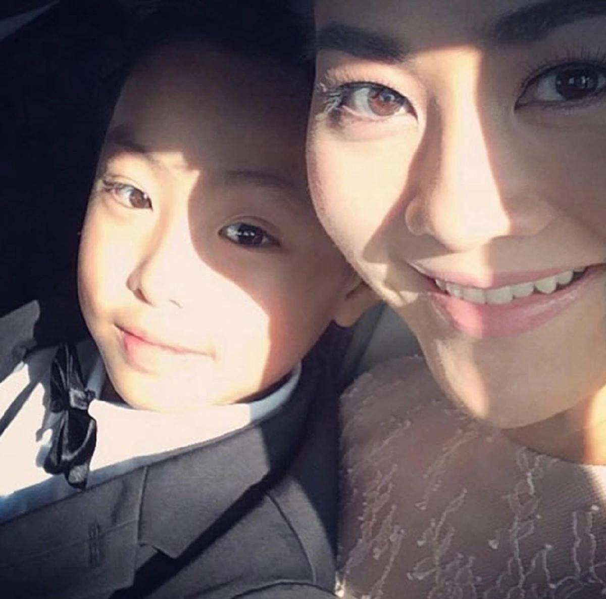 ***ถอดแบบสำเนาถูกต้อง !!! เปิดภาพ "น้องปราบ" ลูกชายคนเดียวของคุณแม่เจ้าของวลีเด็ด "ของมันต้องมี" ล่าสุดโตแล้วหล่อมาก พร้อมเฉิดฉายในวงการ !?