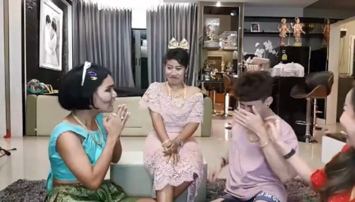 #กูไม่สนุกด้วยเลย!! "เน็ตไอดอล" โมโหกนัก ปรี๊ดแรงสติแตก หลังโดน "ขนเพชร" ถุยน้ำลายใส่หน้า งานนี้ทำเอาบ้าน แทบแตกกระเจิง !! (มีคลิป)