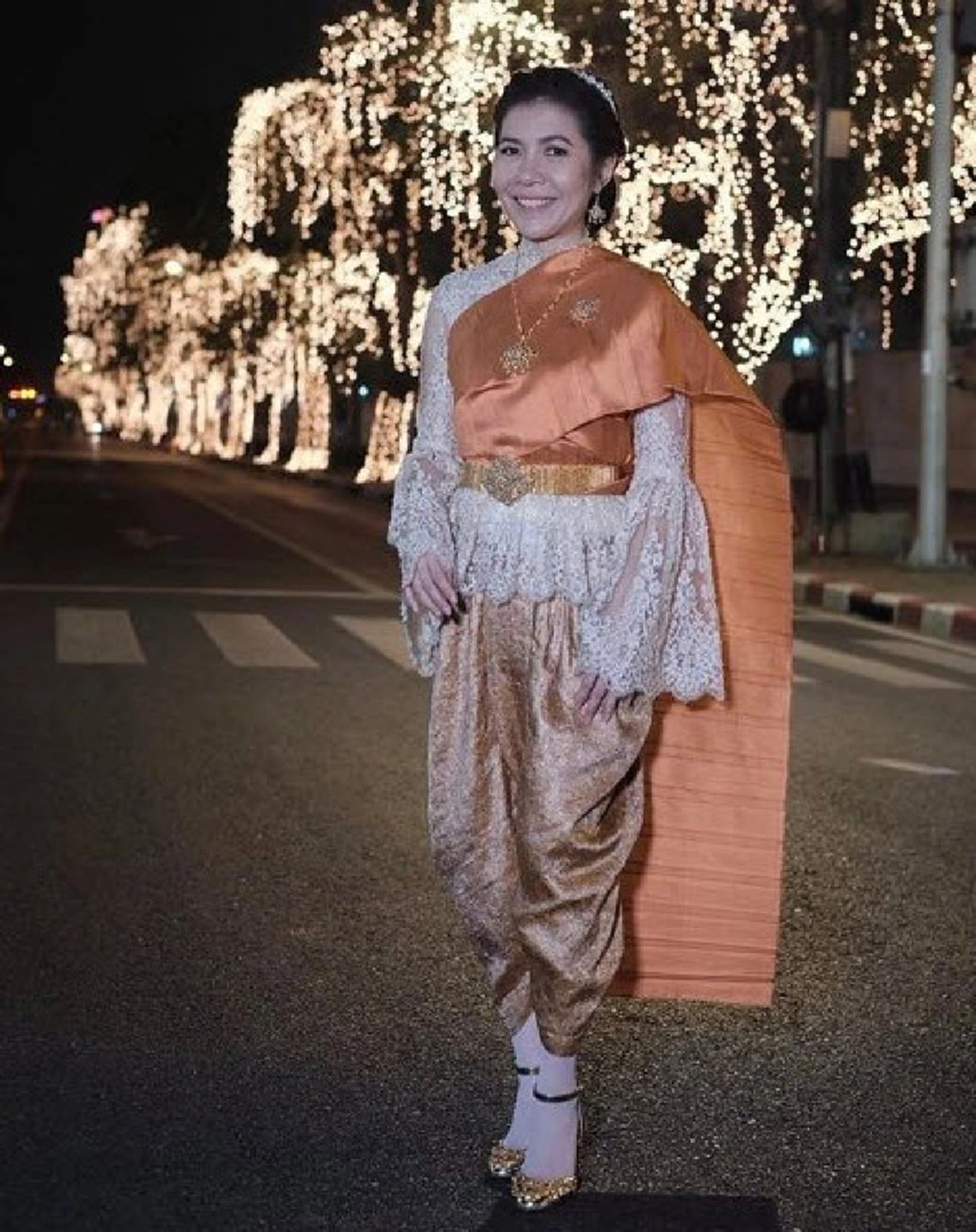 ***ช็อกทั้งวงการบันเทิง !!! "ตุ๊ยตุ่ย พุทธชาด" ยอมรับคบเพศเดียวกัน ไม่สนคนมองเป็นเลสเบี้ยน ลั่น ทุกอย่างมันเปลี่ยนได้เสมอ !? (คลิป)