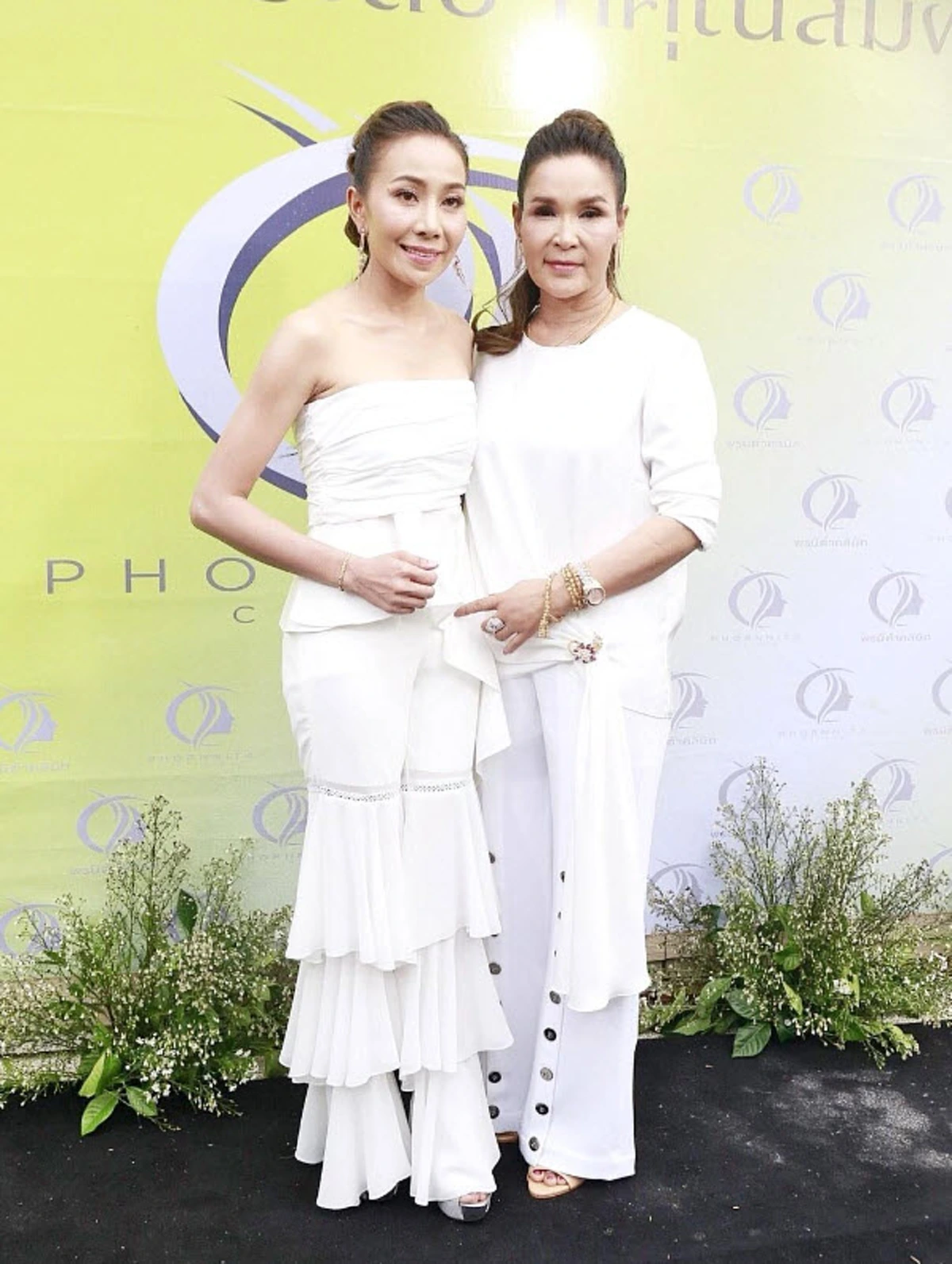 ***เปิดตัว "ลูกสาวบุญธรรม" ของ "ศิริพร อำไพพงษ์" หลังรับเลี้ยงมา 9 ปี !? (ชมภาพ)