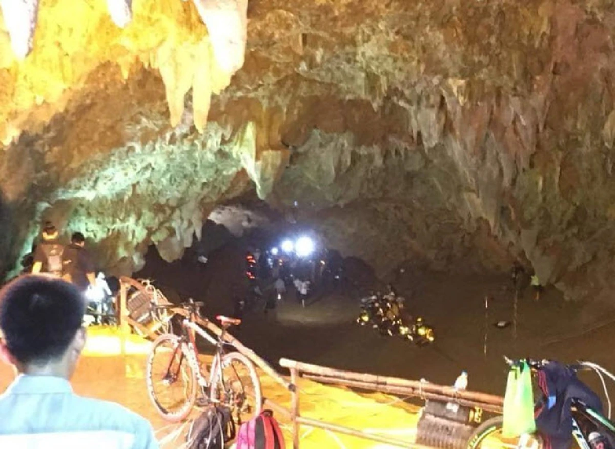 ***นับถือน้ำใจ ! "เล็ก ฝันเด่น" ลงพื้นที่ร่วมตามหา 13 ชีวิต เชื่อทุกคนยังปลอดภัย !?