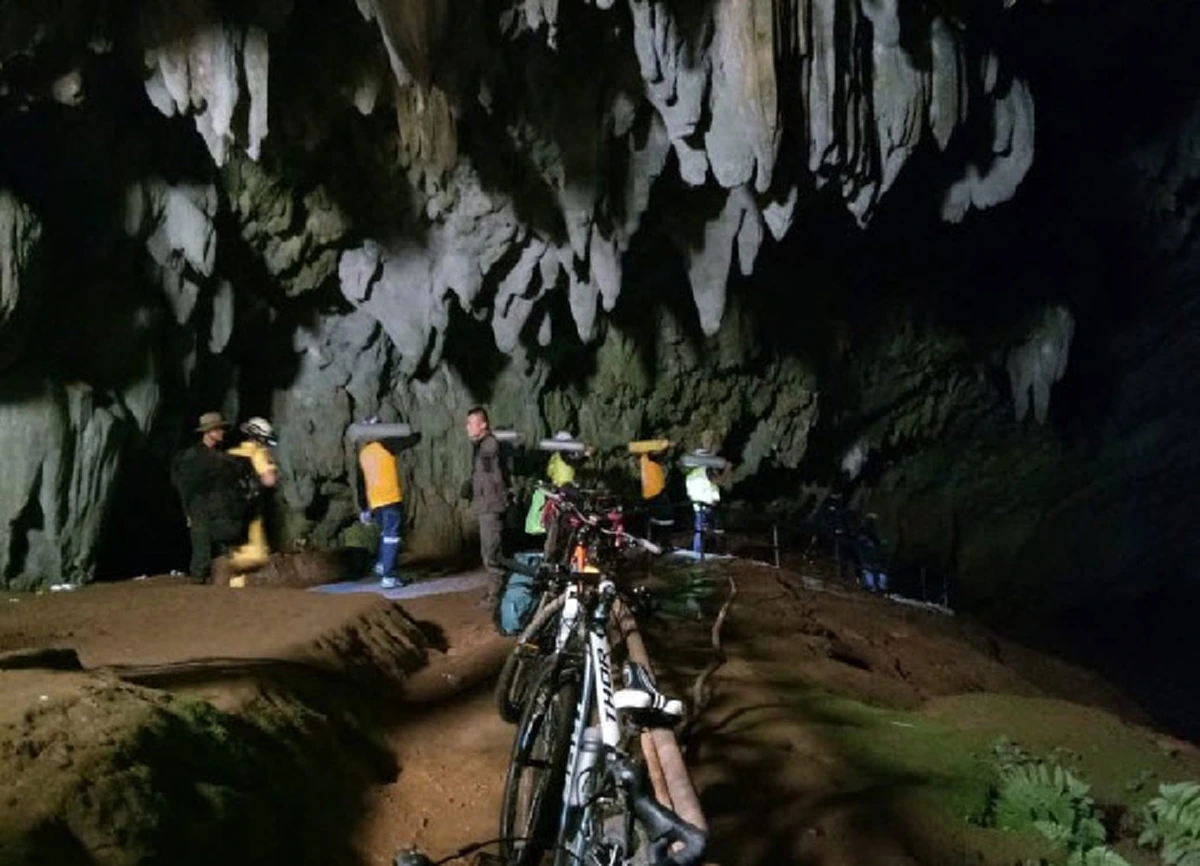 ***นับถือน้ำใจ ! "เล็ก ฝันเด่น" ลงพื้นที่ร่วมตามหา 13 ชีวิต เชื่อทุกคนยังปลอดภัย !?