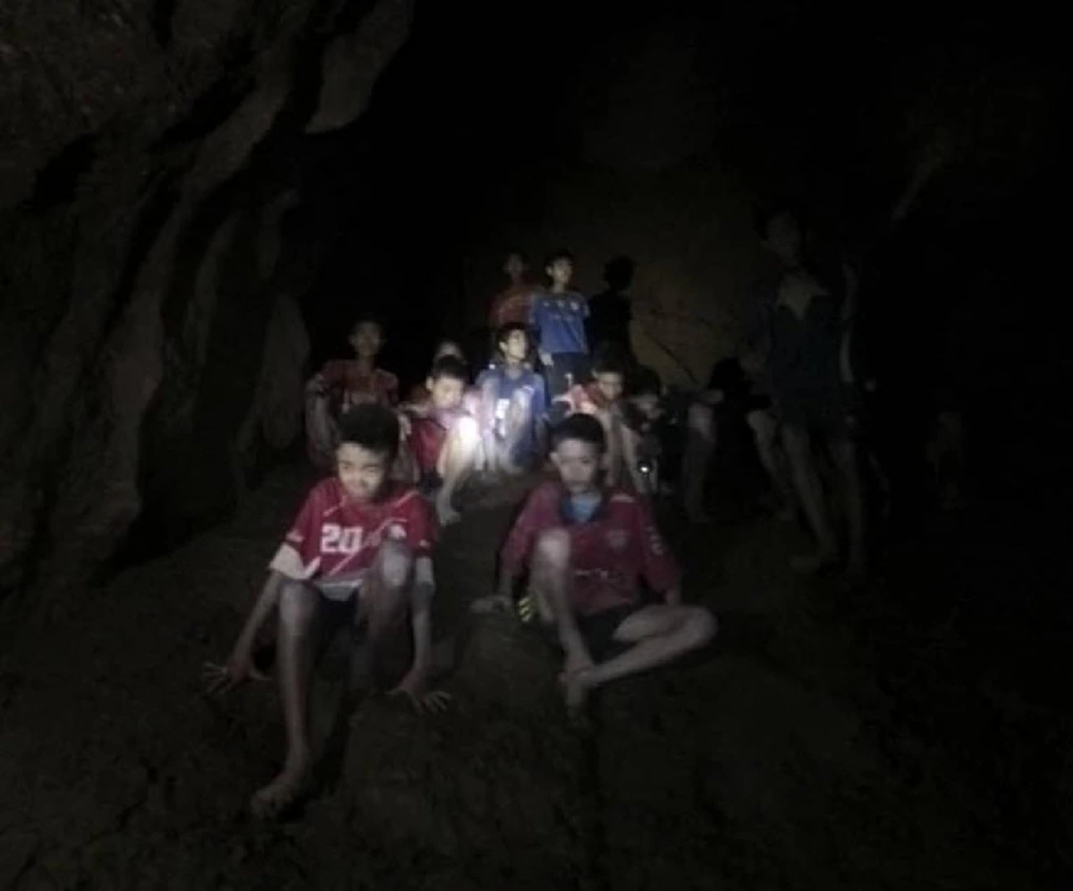 ซึ้งกินใจ !! "แอ๊ด คาราบาว" แต่งเพลงสดๆ "ขุนน้ำใจไทย" ต้อนรับทีมหมูป่ากลับบ้าน !! (ชมคลิป)