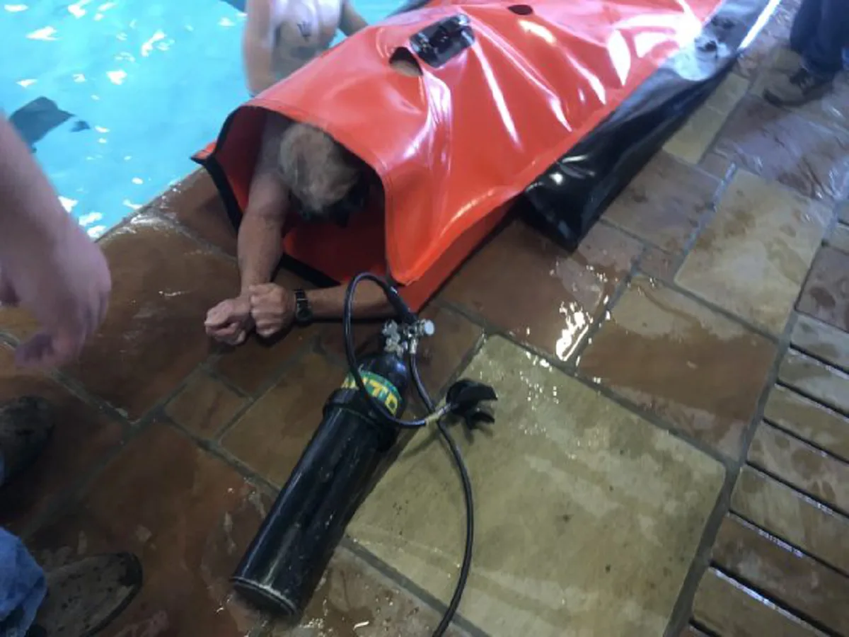 พูดจริง ทำจริง ช่วยจริง!! เปิดภาพ ทีมงาน SpaceX ของ "อีลอน มัสก์ " ประกอบอุปกรณ์ระดับโลก เตรียมส่งช่วย "เด็ก13ชีวิตติดถ้ำ" (ชมภาพ)