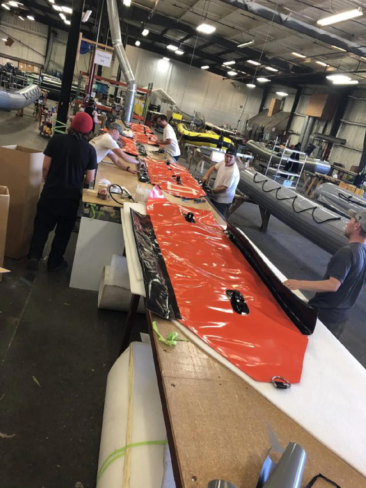 พูดจริง ทำจริง ช่วยจริง!! เปิดภาพ ทีมงาน SpaceX ของ "อีลอน มัสก์ " ประกอบอุปกรณ์ระดับโลก เตรียมส่งช่วย "เด็ก13ชีวิตติดถ้ำ" (ชมภาพ)