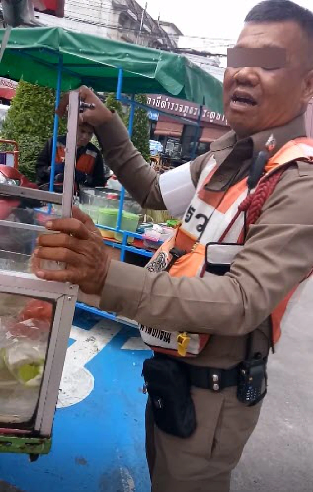 เดือด "มาร์ค พิทบูล"จัดหนัก หลังตำรวจออกมาชี้แจงเรื่องฉกผลไม้กิน ลั่น เป็นถึงผู้บังคับชา เดี๋ยวเขาจะหาว่าได้ตำแหน่งมา เพราะเอาไก่แลก