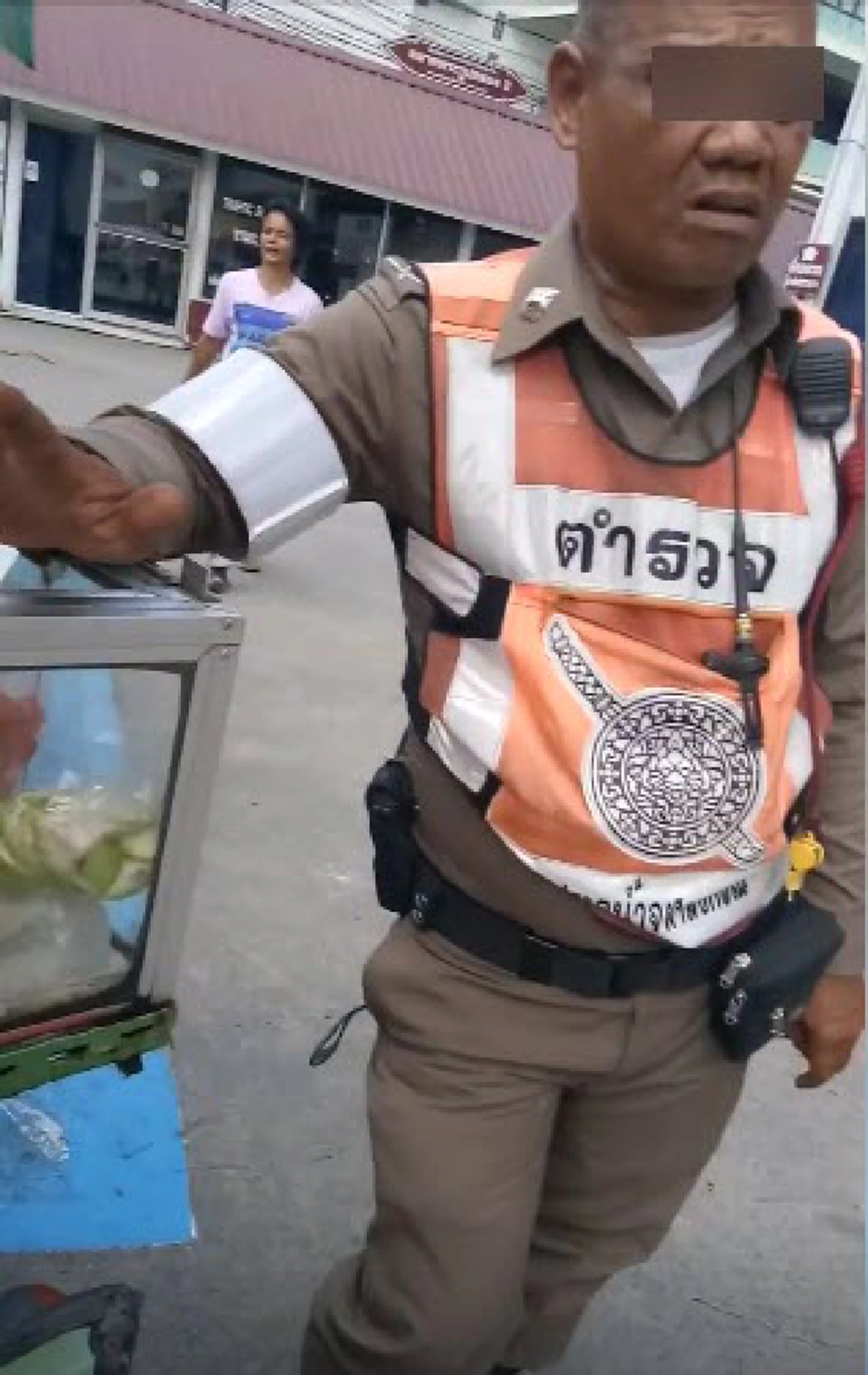 เดือด "มาร์ค พิทบูล"จัดหนัก หลังตำรวจออกมาชี้แจงเรื่องฉกผลไม้กิน ลั่น เป็นถึงผู้บังคับชา เดี๋ยวเขาจะหาว่าได้ตำแหน่งมา เพราะเอาไก่แลก