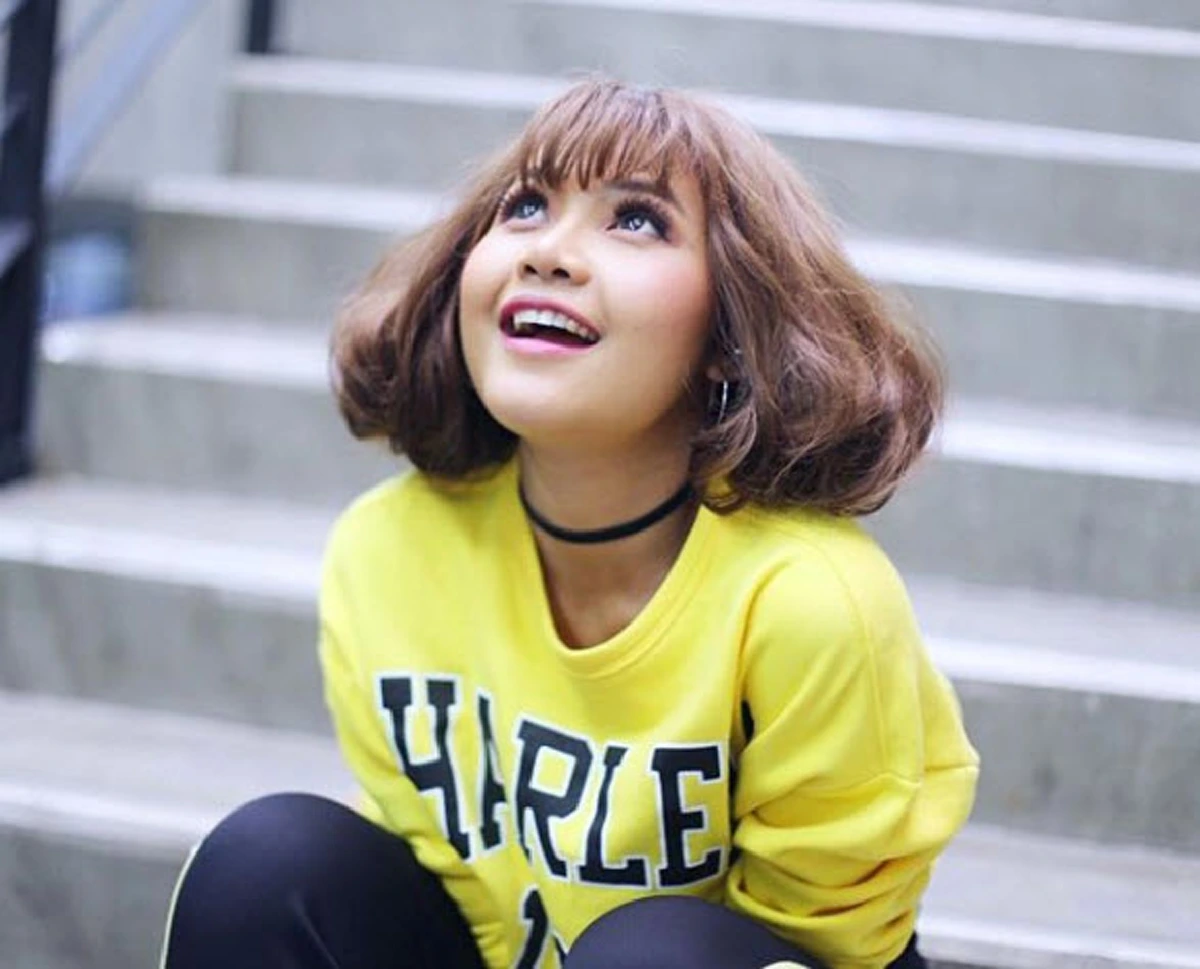 ก็เพลงมันโดนใจ! วินาทีประทับใจ แฟนคลับที่กำลังร้องไห้หน้าเวที "ตั๊กแตน ชลดา"ชวนขึ้นมาร้องเพลงด้วยกัน เพราะรู้ว่าโดนทิ้งมา(คลิป)