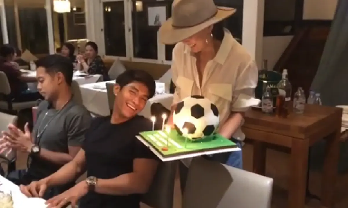 "มิกกี้" โชว์ทำอาหารให้ "เจนี่" พร้อมอวดซิกเเพกจนเเฟนคลับอิจฉา (คลิป)