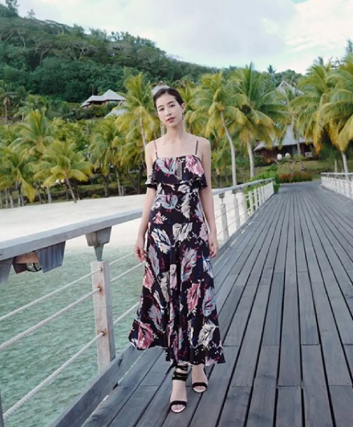 ไม่สนคนดราม่า! "มิ้นต์ ชาลิดา" บินไกลถึงมัลดีฟส์ อวดหุ่นเเซ่บลุกบิกินีสีเเดง ชาวเน็ตเเห่วิจารณ์เพียบ!